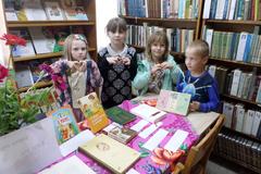 Обзор книжной выставки «Матери живут для детей»